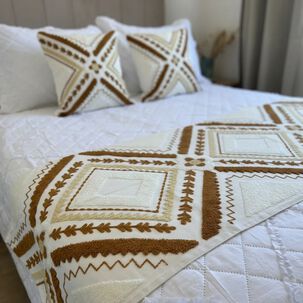 Set De Pieceras Bordadas + Fundas