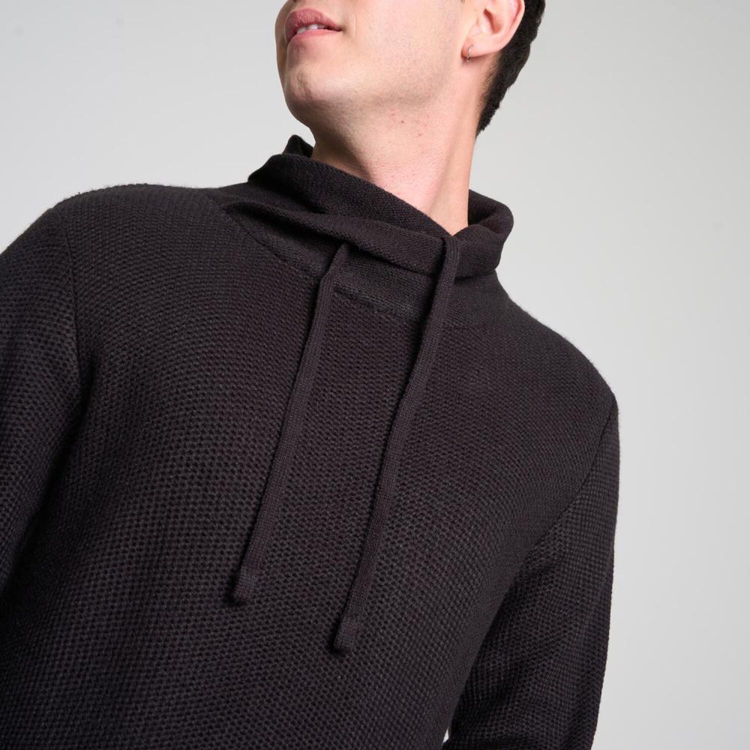 Sweater Liso Manga Larga Cuello Alto Con Cacpuha Hombre Skuad image number 4.0