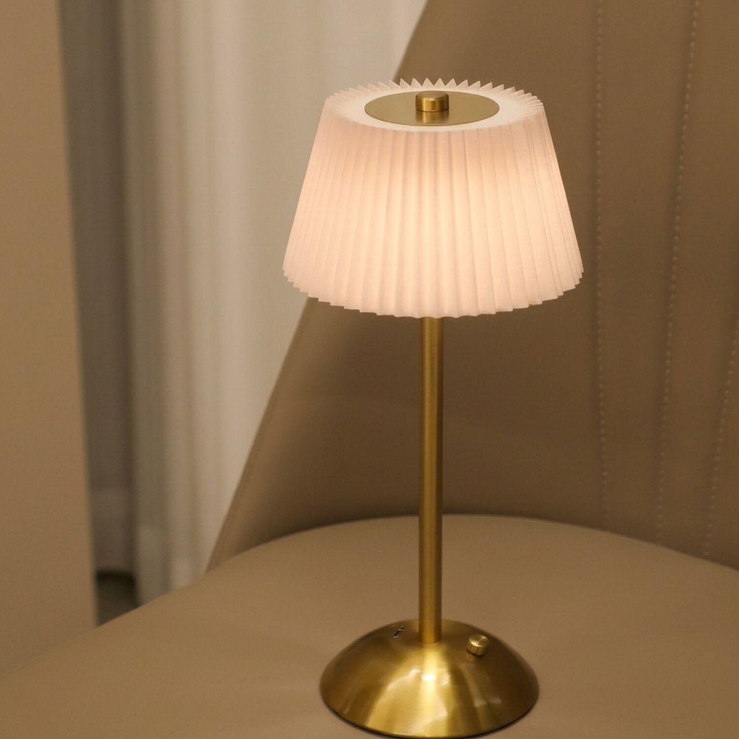 L&aacute;mpara De Mesa Led Recargable Usb Inal&aacute;mbrica Plisada Color Rosado. image number 2.0