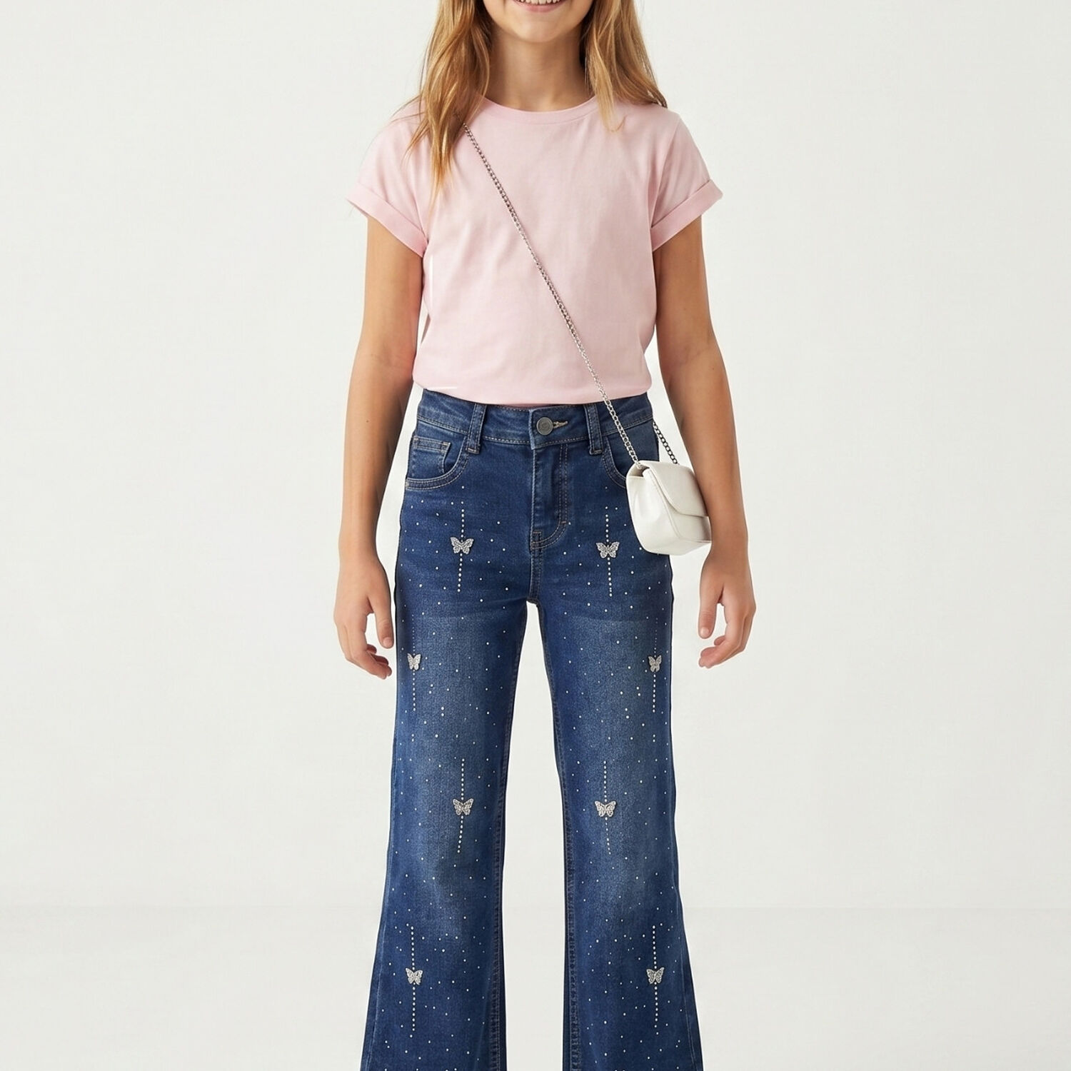 Pantal&oacute;n Mezclilla Ni&ntilde;a Corte Flare Con Brillantes Chic image number 2.0