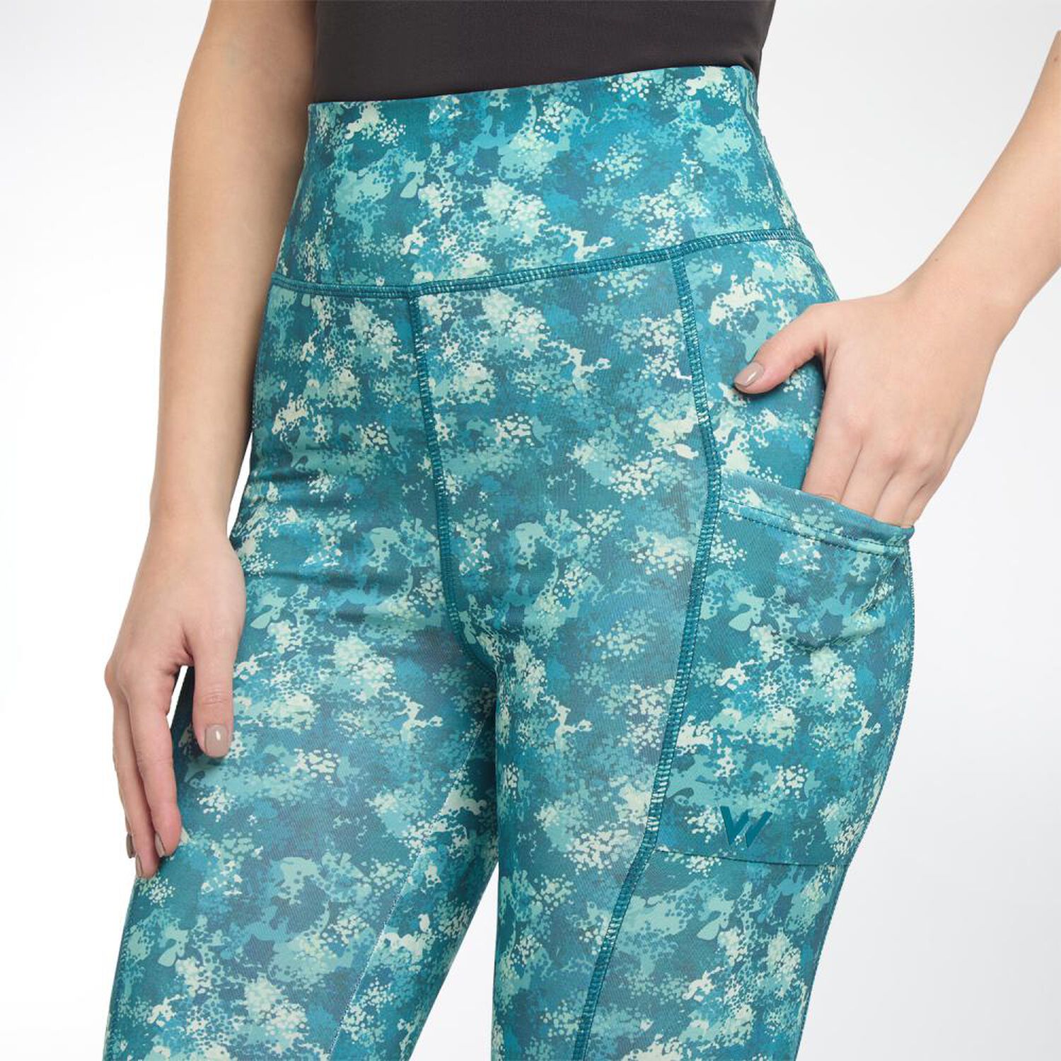 Calza Deportiva Larga Tiro Medio Estampado Mujer Wetland image number 4.0