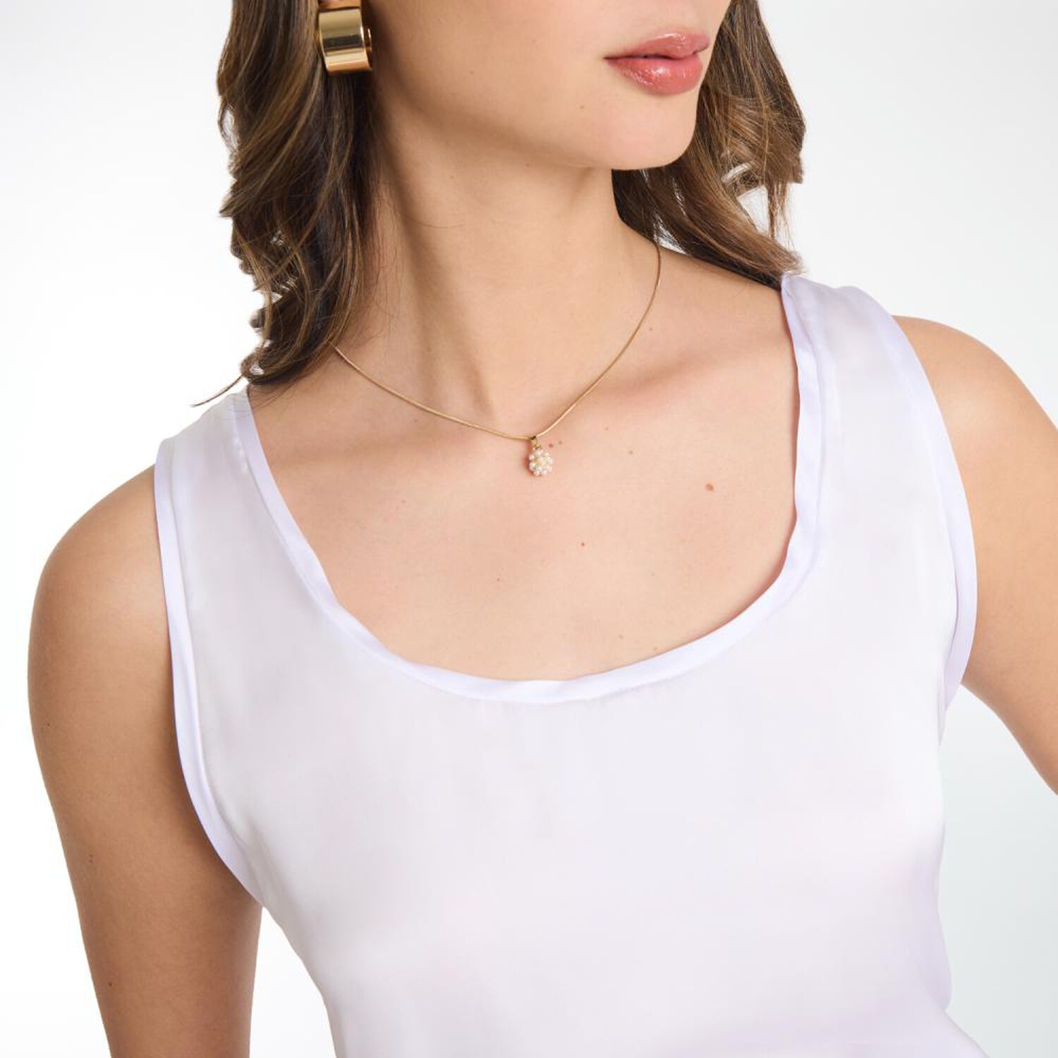 Polera Regular Sin Mangas Cuello Redondo Profundo Mujer Kimera image number 4.0