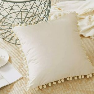 Funda De Cojines Con Pompones. Medida 45x45. Terciopelo. Crema