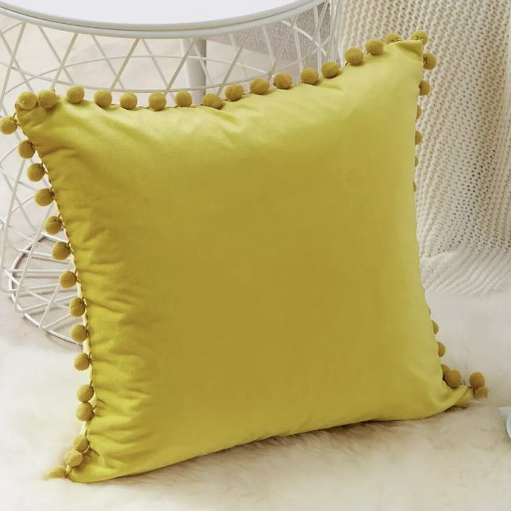 Funda De Cojines Con Pompones. Medida 45x45. Terciopelo. Amarillo image number 0.0
