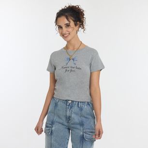 Polera Print Coquette Manga Corta Cuello Redondo Mujer Freedom
