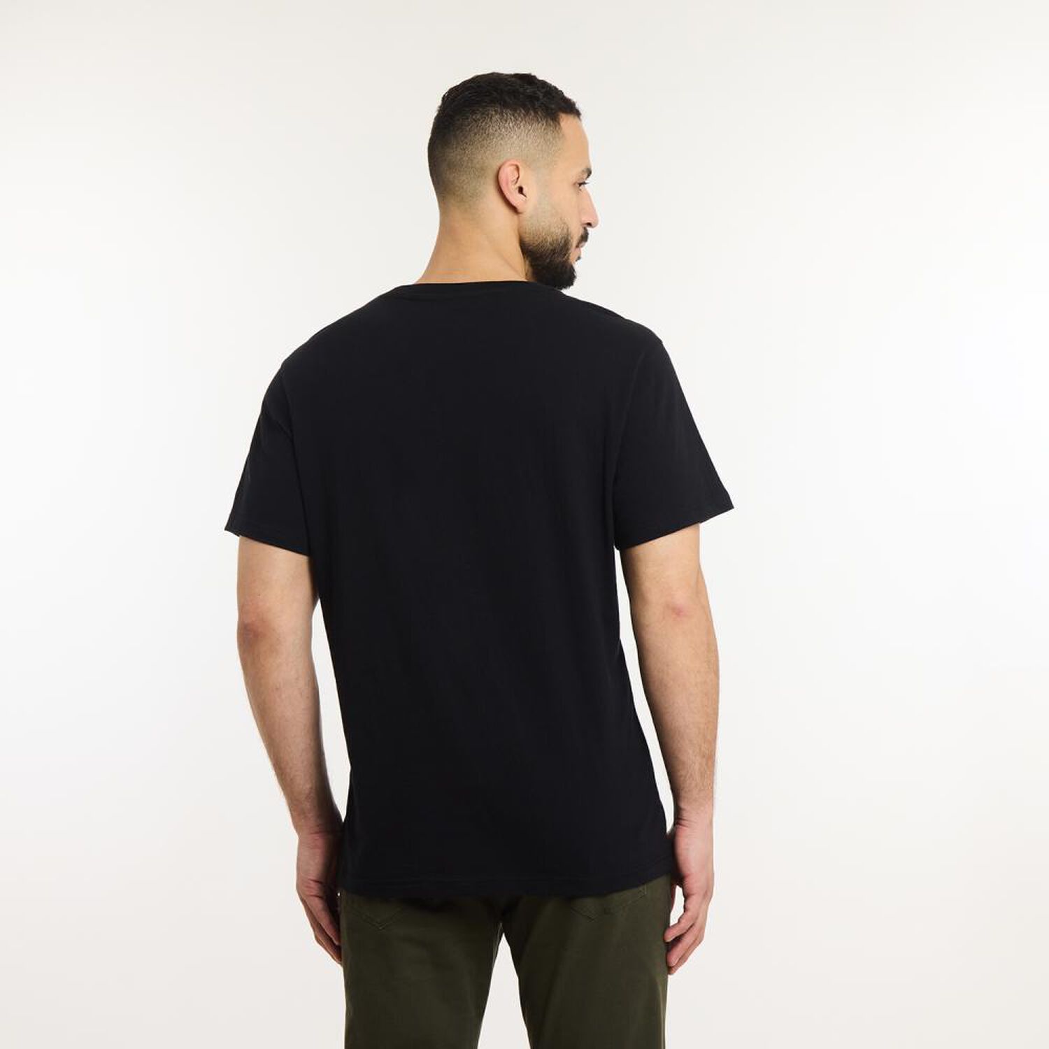 Polera B&aacute;sica Slim Manga Corta Cuello Redondo Hombre Az Black image number 3.0