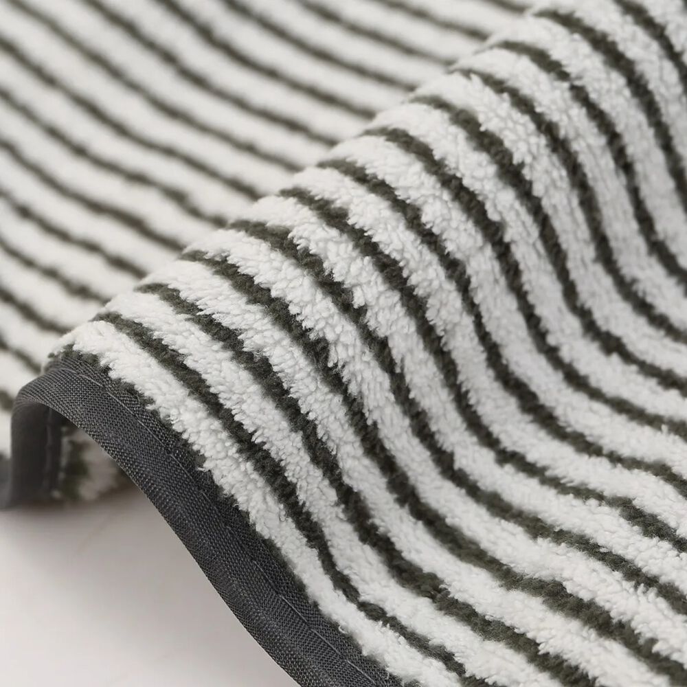 Set De 8 Toallas Rayadas Ultra Absorbentes Estilo Spa Arena image number 3.0