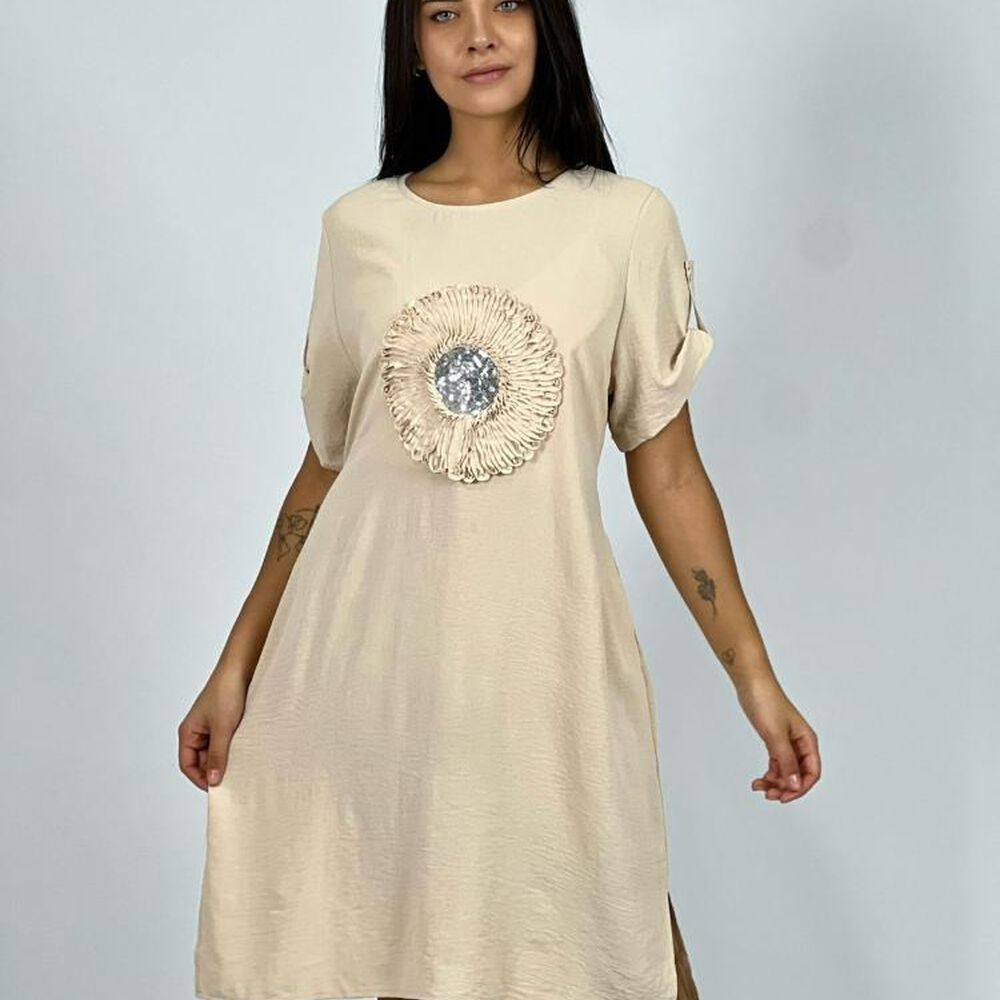 Vestido Crepe Holgado Circulo Con Brillo Beige Enigmática Boutique image number 1.0