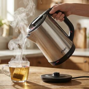 Hervidor El&eacute;ctrico Oster De 2 Litros De Capacidad, Bvstkt674