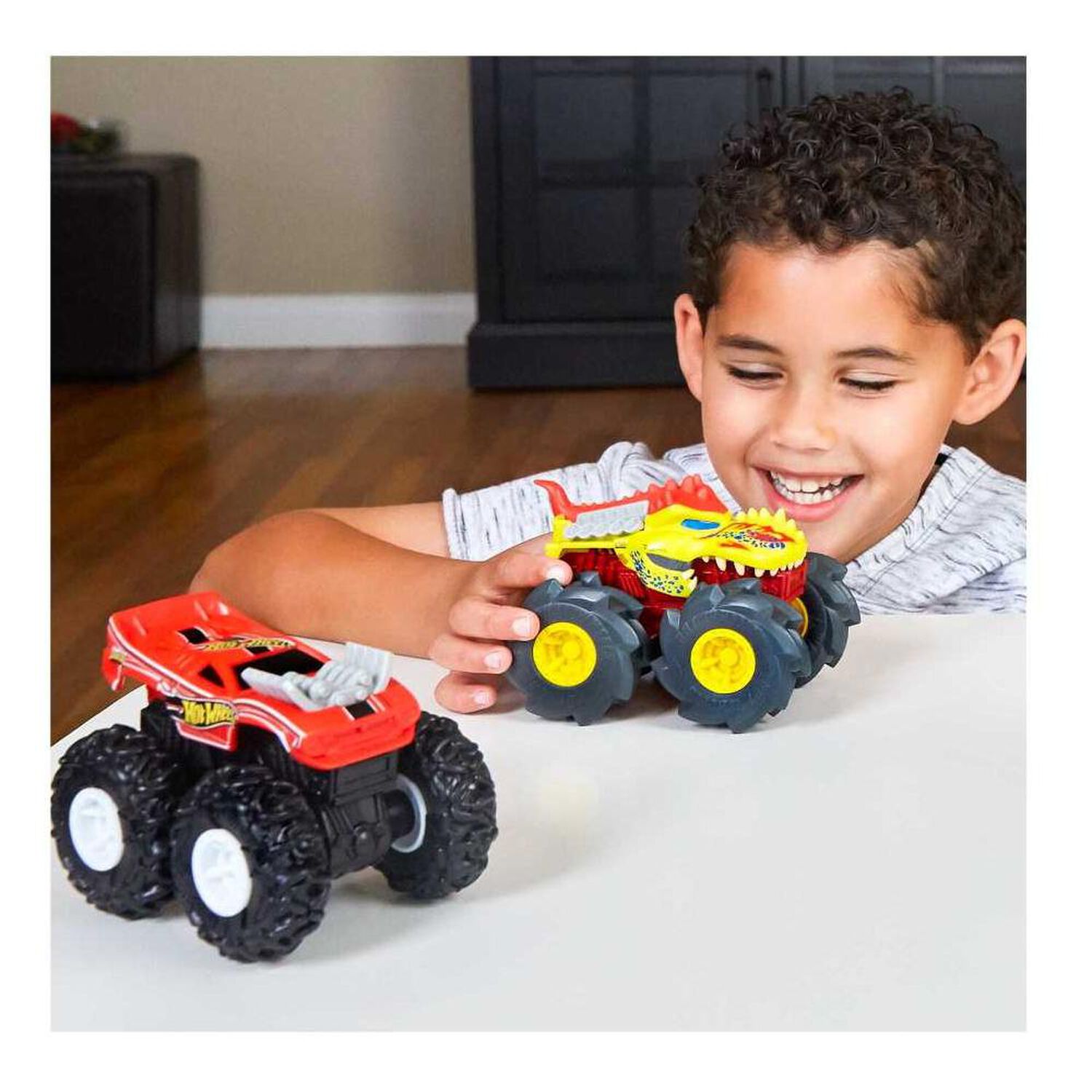 Auto Hot Wheels Escala 1:43 Llantas Todo Terreno Producto Surtido Color No A Elecci&oacute;n image number 3.0