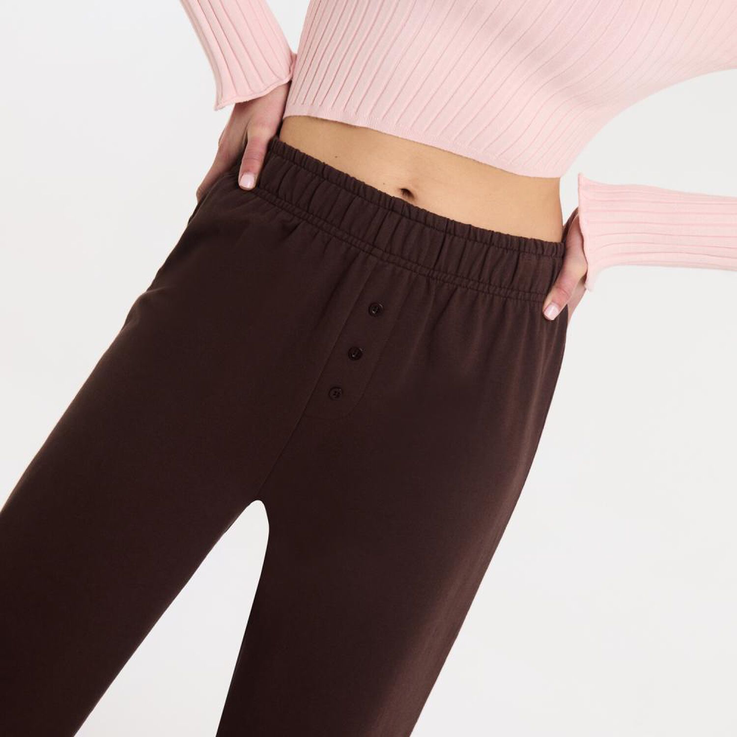 Pantal&oacute;n De Buzo Moda Tiro Medio Regular Mujer Rolly Go image number 4.0