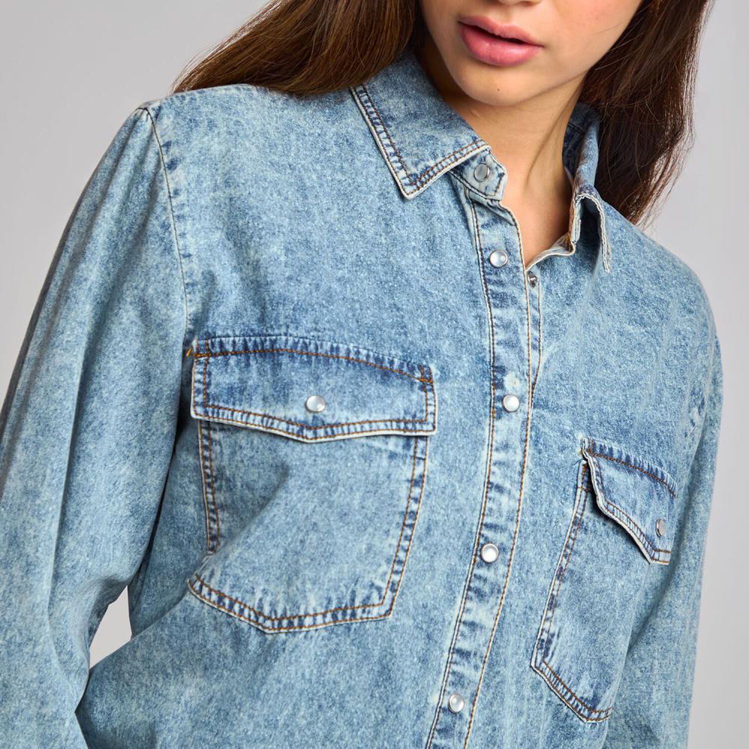 Blusa Denim Manga Larga Cuello Camisero Mujer Freedom image number 4.0