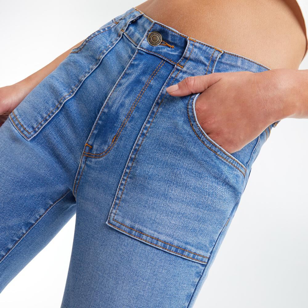 Jeans Con Bolsillos Tiro Medio Flare Mujer Freedom image number 4.0