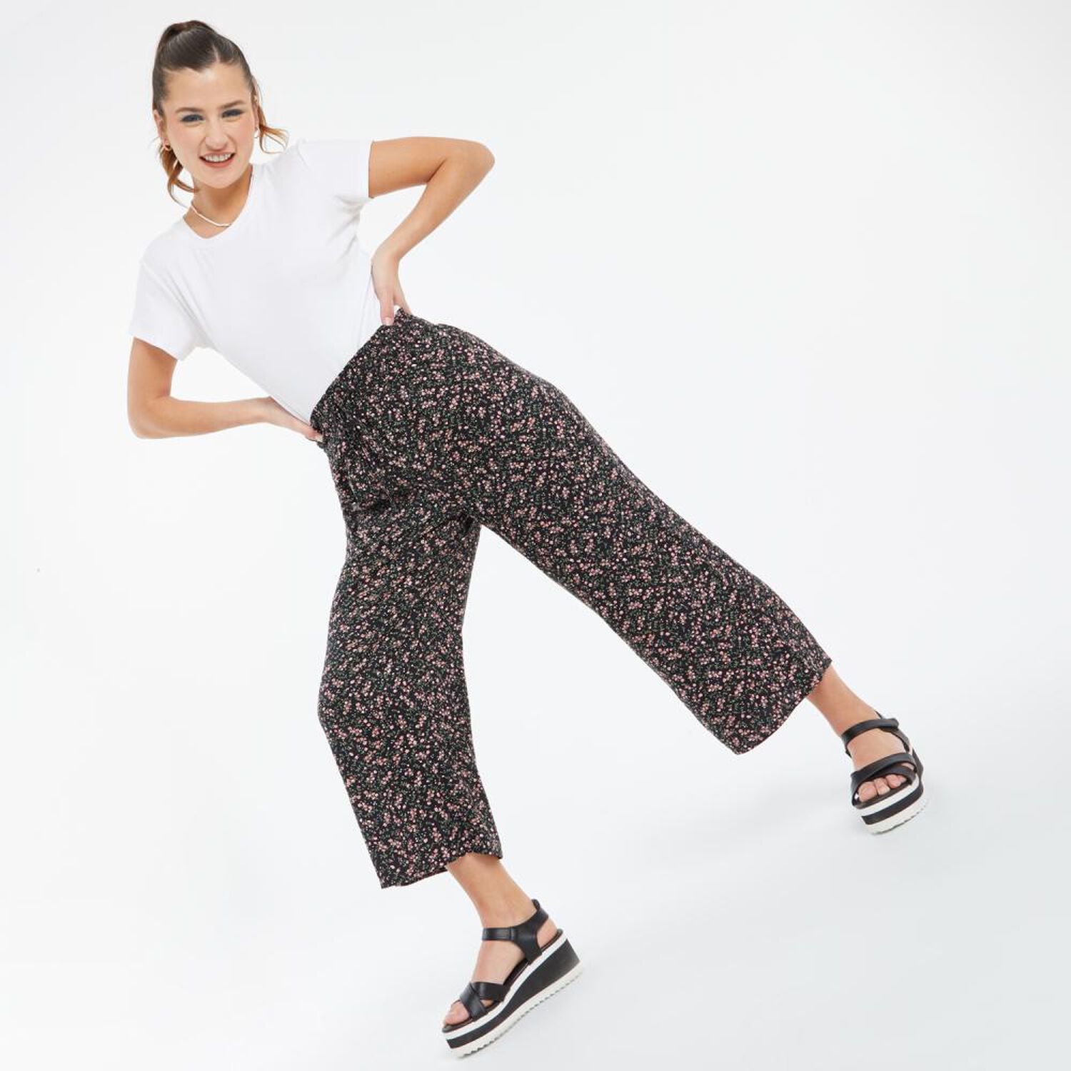 Pantal&oacute;n Pretina El&aacute;sticada Tiro Medio Regular Mujer Freedom image number 1.0