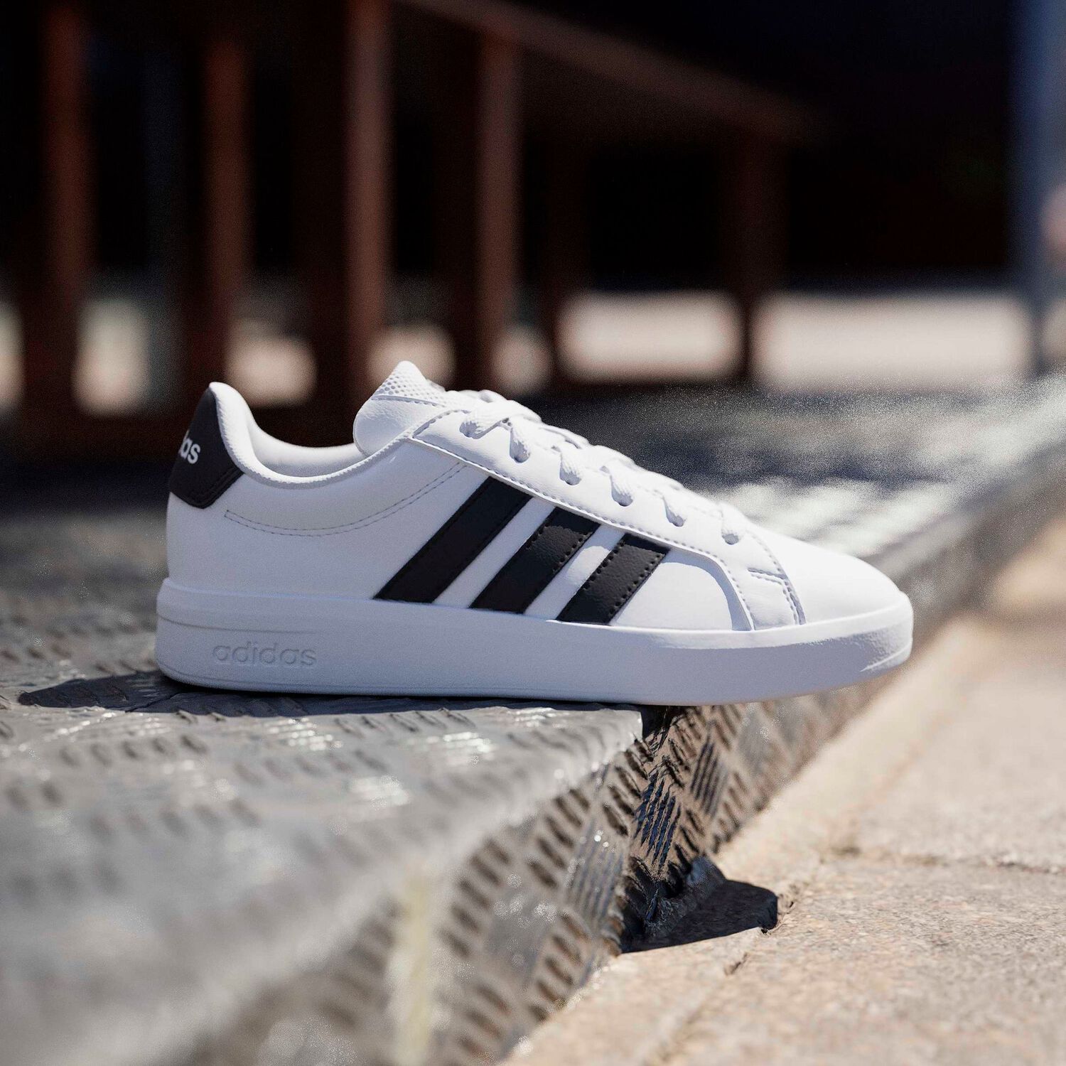 Zapatilla Urbana Unisex Adidas Grand Court 3.0 J image number 1.0
