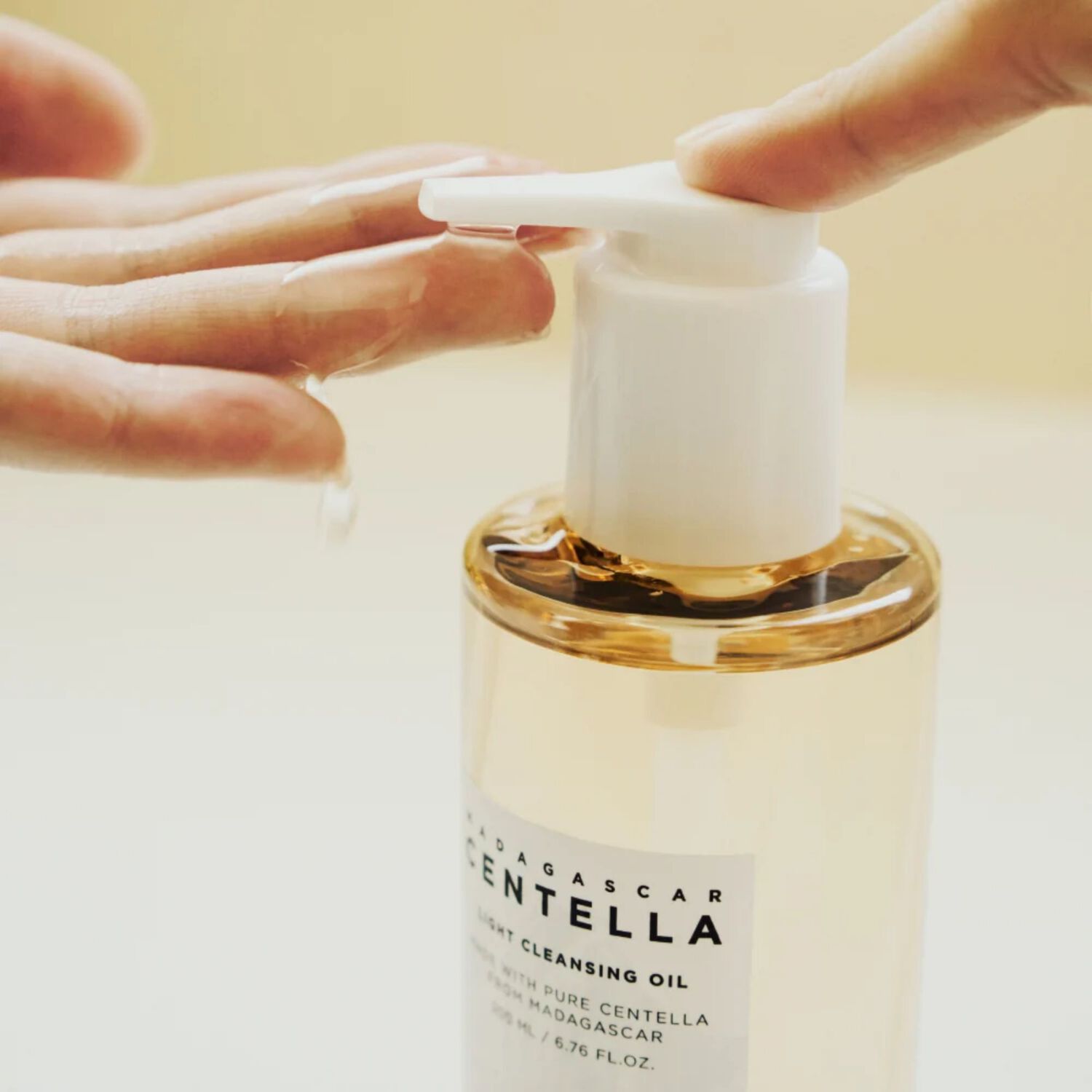 Mc Light Cleansing Oil 200ml image number 1.0