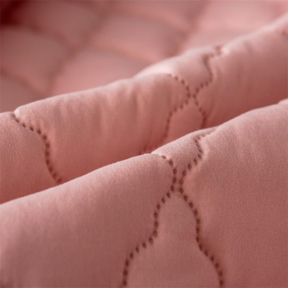 Cubrecolch&oacute;n Impermeable King + 02 Fundas De Almohada Rosado image number 2.0