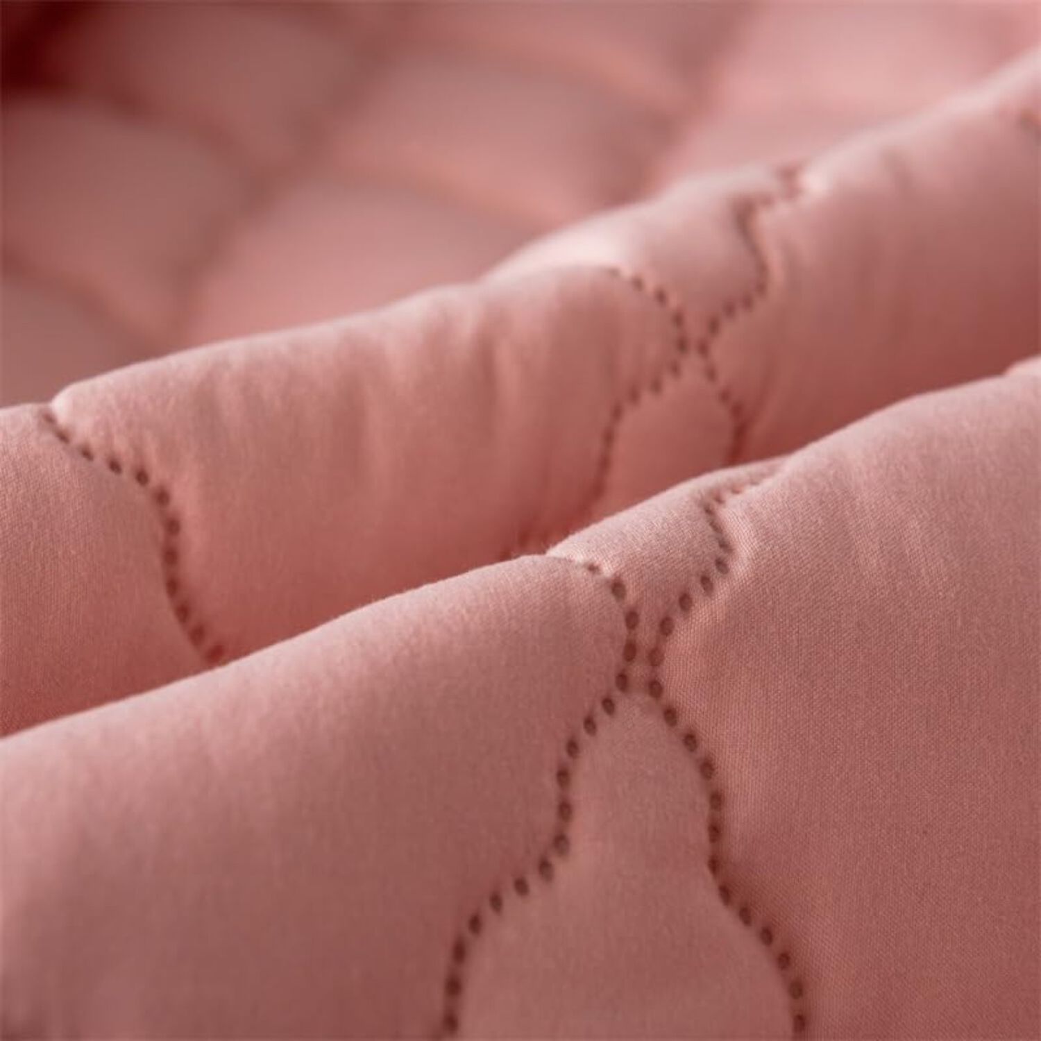 Cubrecolch&oacute;n Impermeable King + 02 Fundas De Almohada Rosado image number 2.0