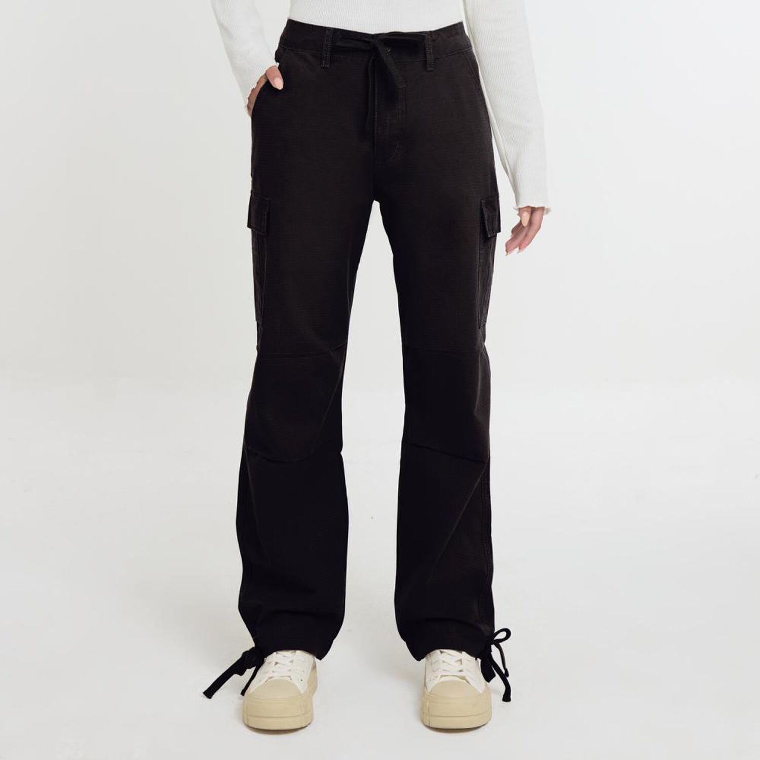 Pantal&oacute;n Tiro Medio Cargo Mujer Ocean Pacific image number 0.0