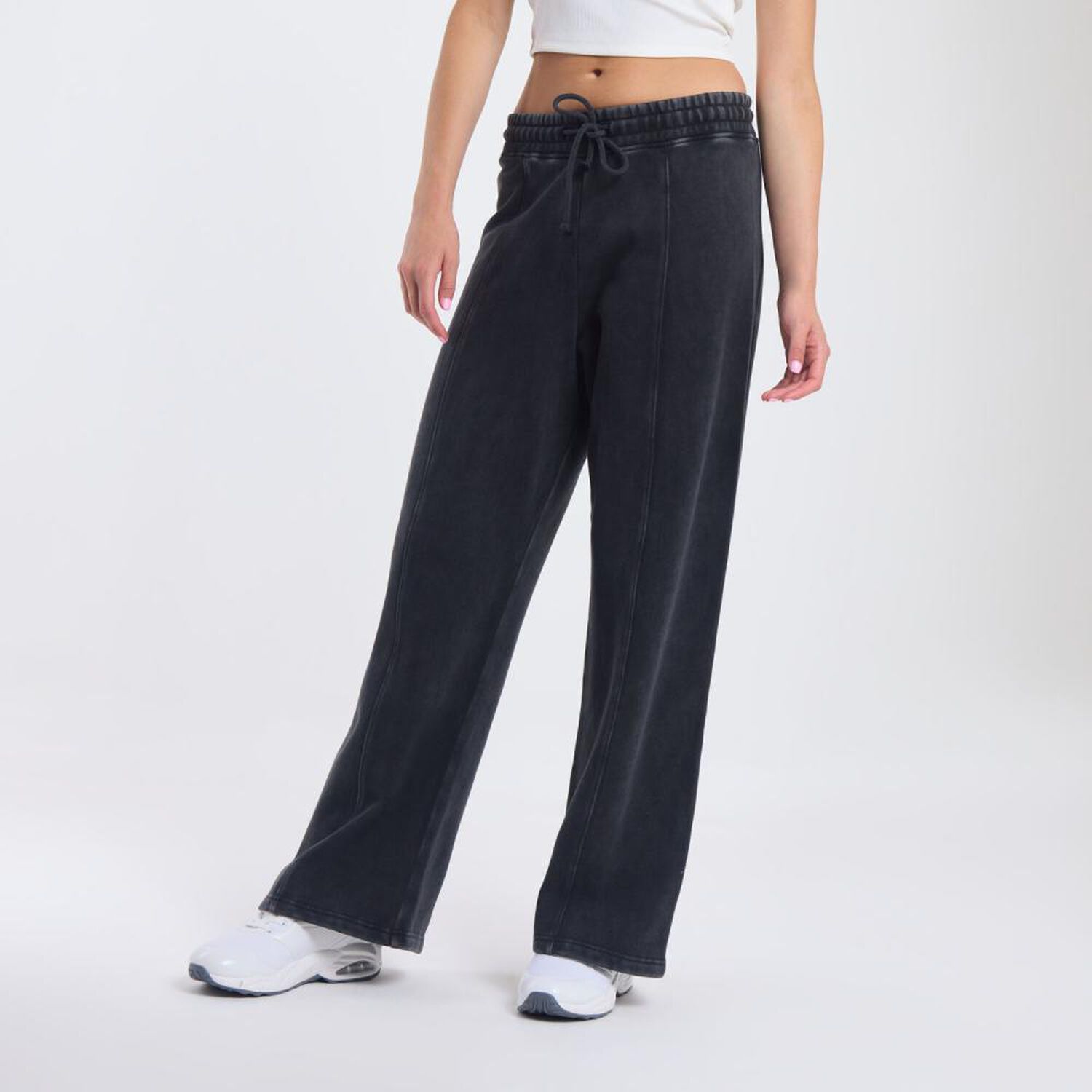 Pantal&oacute;n De Buzo Con Lavado Tiro Medio Relax Mujer Rolly Go image number 2.0