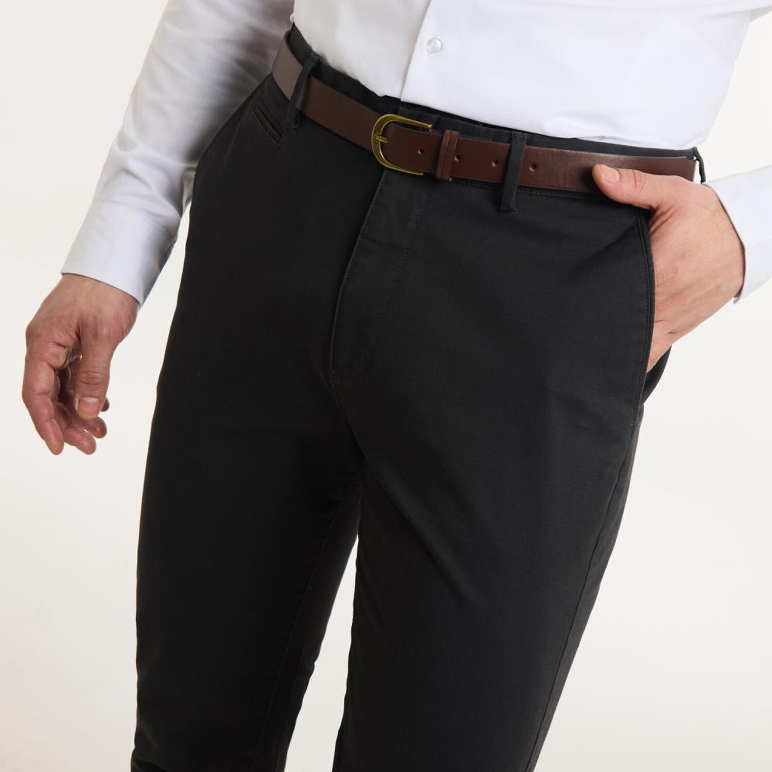 Pantal&oacute;n Tiro Medio Slim Hombre Az Black image number 4.0