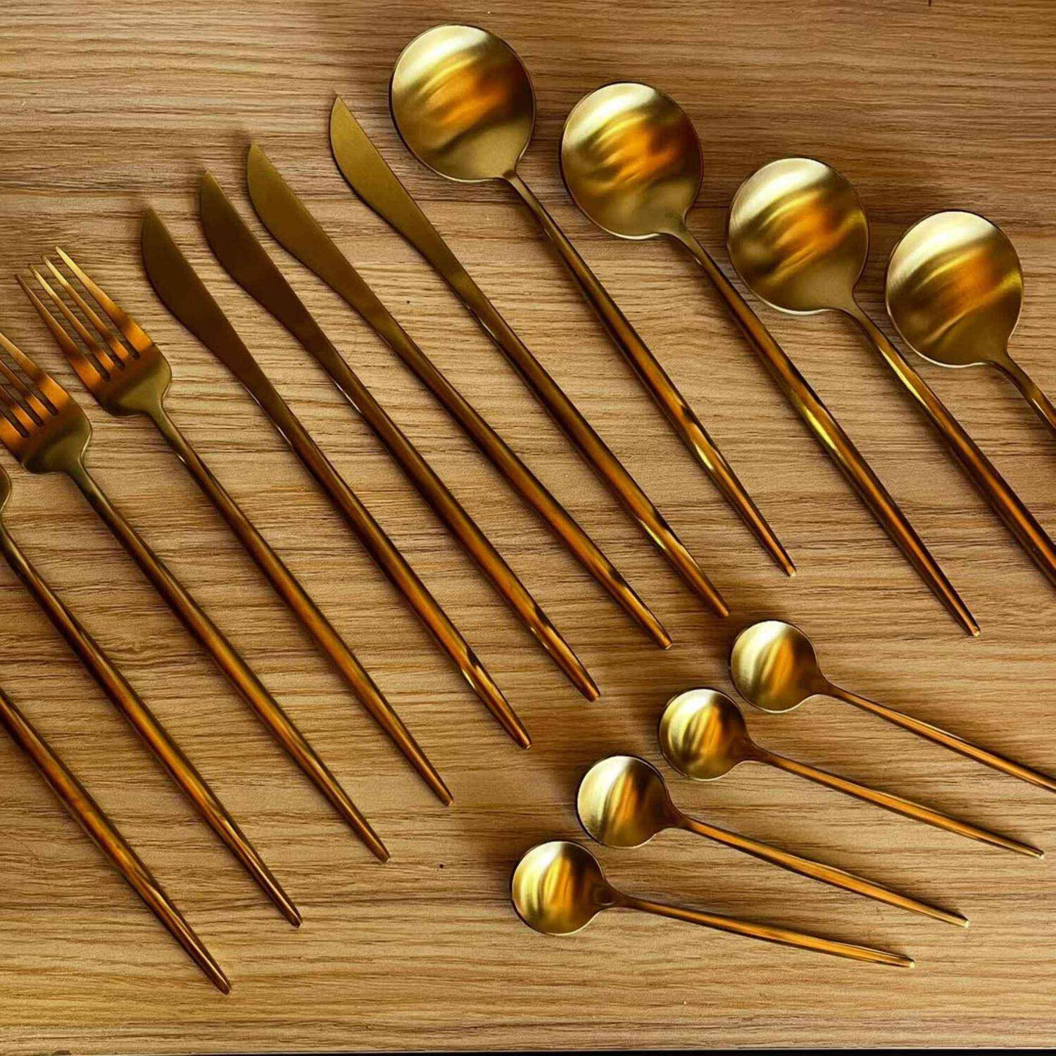 Set De Cubiertos 16 Piezas Dorado Acero Inoxidable 18/10 image number 3.0