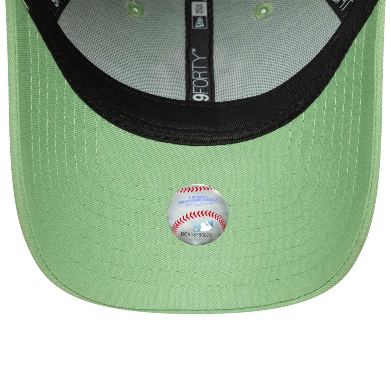 Gorra 9forty New York Yankees League Essentials Green Women image number 4.0