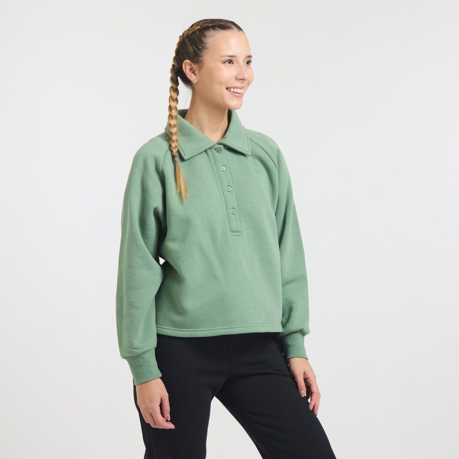 Poler&oacute;n Deportivo Liso Regular Cuello Camisero Abotonado Mujer Wetland image number 2.0