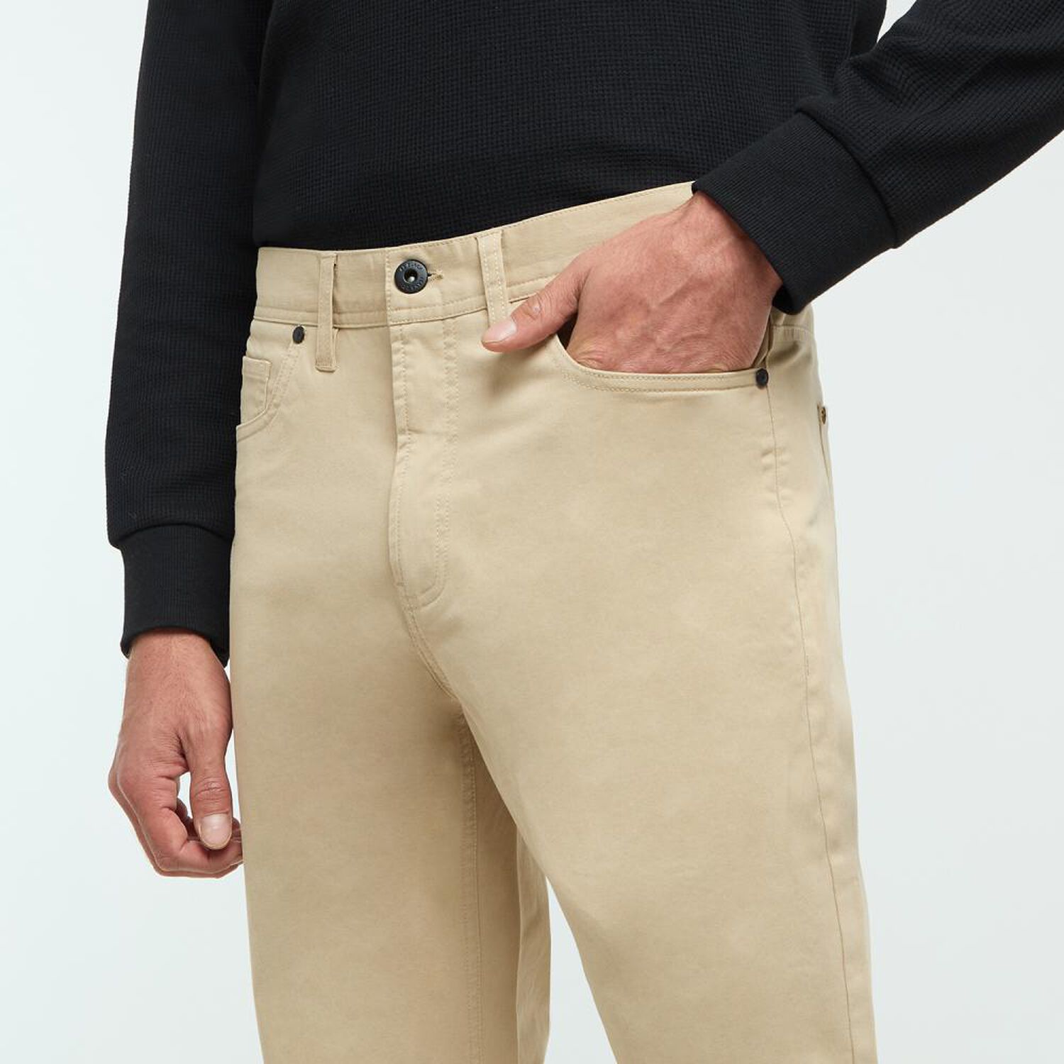 Pantal&oacute;n Liso Tiro Medio Slim Hombre Az Black image number 4.0