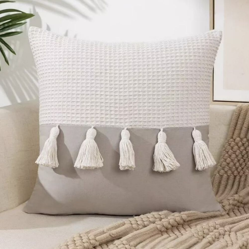 Funda De Coj&iacute;n Dise&ntilde;o Lino Tejida Con Flecos 45x45cm. Gris Claro image number 0.0