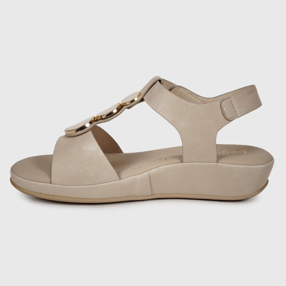 Sandalia Gladia Beige image number 4.0