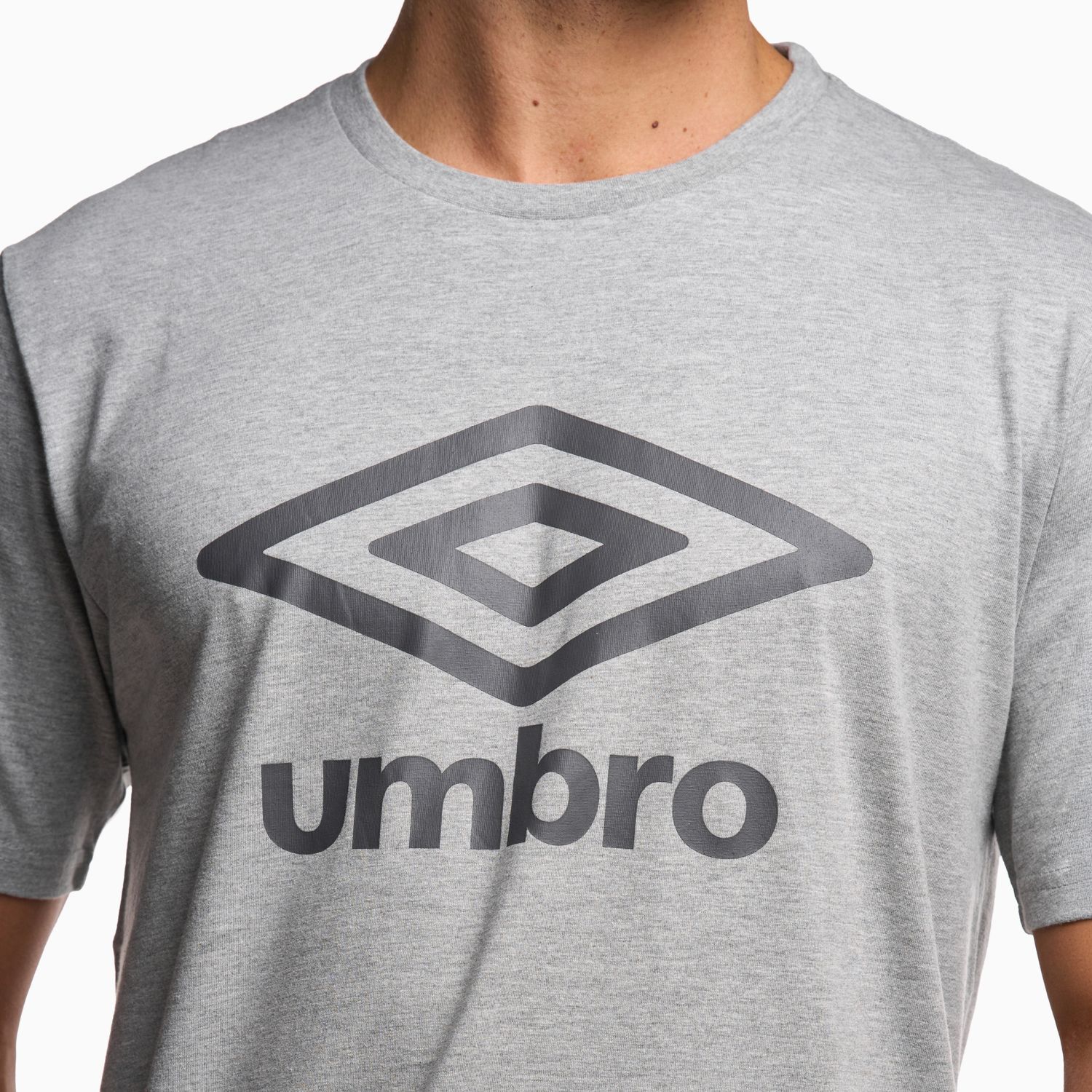 Polera Deportiva T-shirt Big Logo Umbro image number 3.0