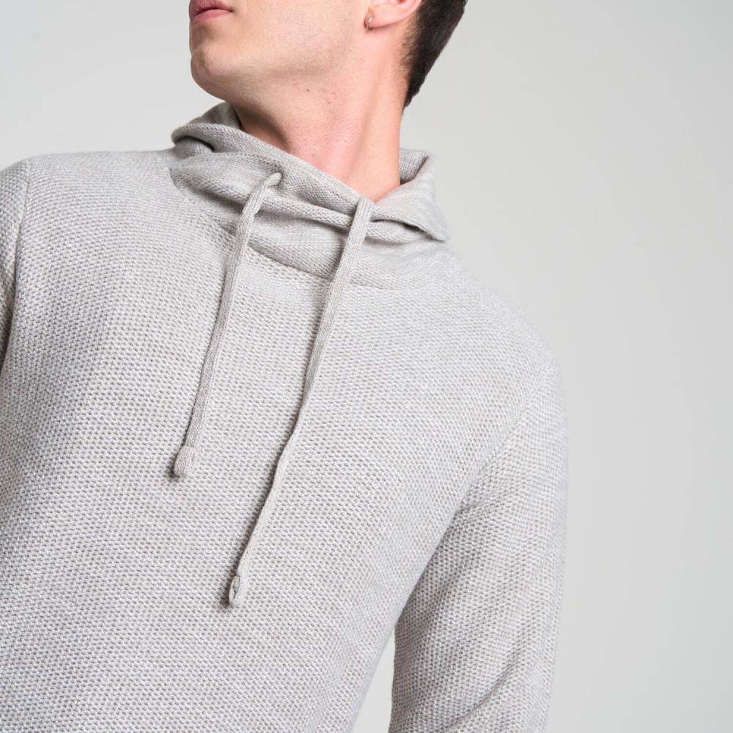 Sweater Liso Manga Larga Cuello Alto Con Cacpuha Hombre Skuad image number 4.0