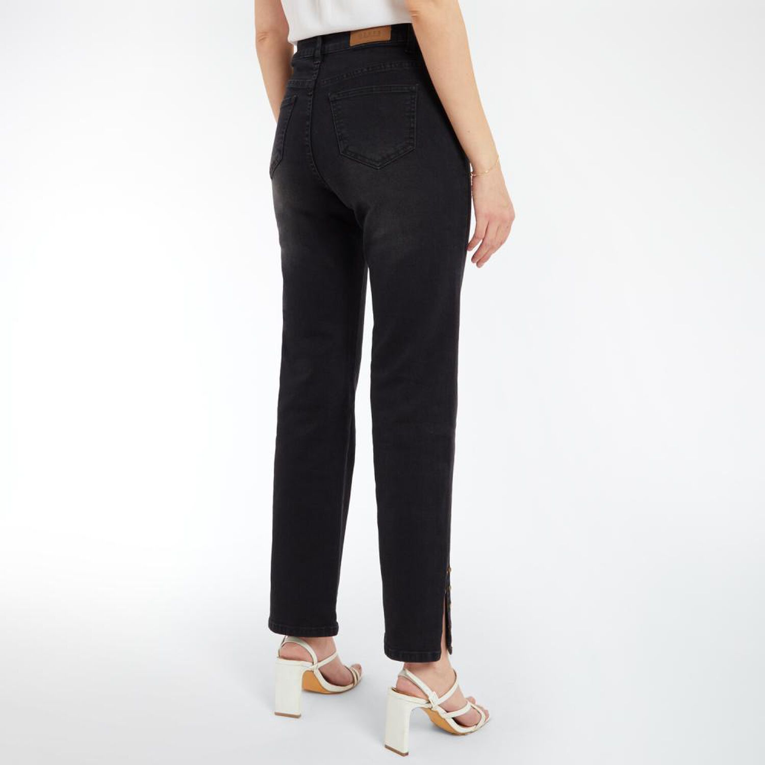Jeans Fashion Con Tachas Tiro Medio Regular Mujer Geeps image number 3.0