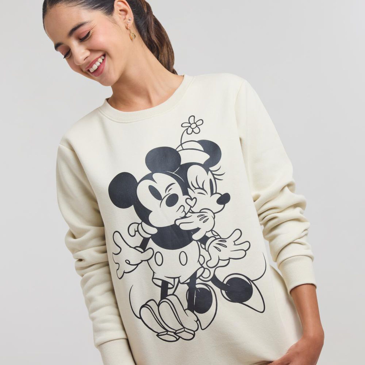 Poler&oacute;n Minnie & Mickey Regular Cuello Redondo Mujer Freedom image number 4.0