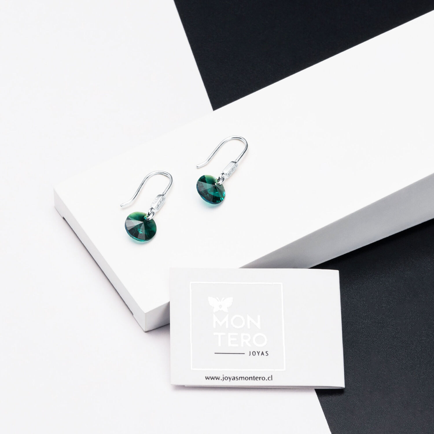 Aros Punto De Luz Circon Plata 925 Y Cristal Genuino Emerald Shimmer image number 1.0