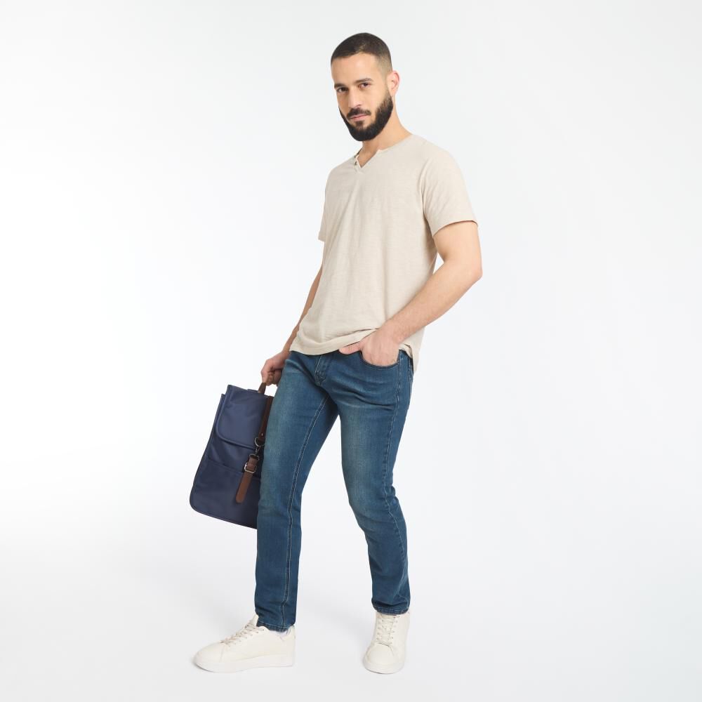 Polera Lisa Manga Corta Cuello V Hombre Az Black image number 1.0