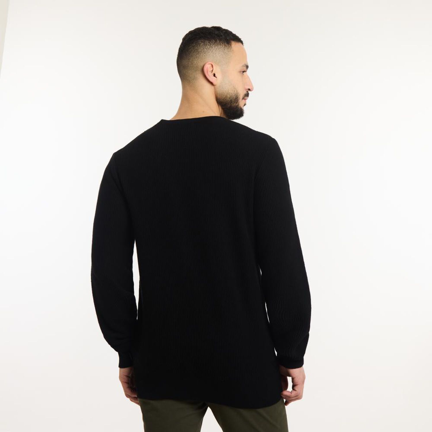 Sweater Liso Regular Manga Larga Cuello Redondo Hombre Az Black image number 3.0