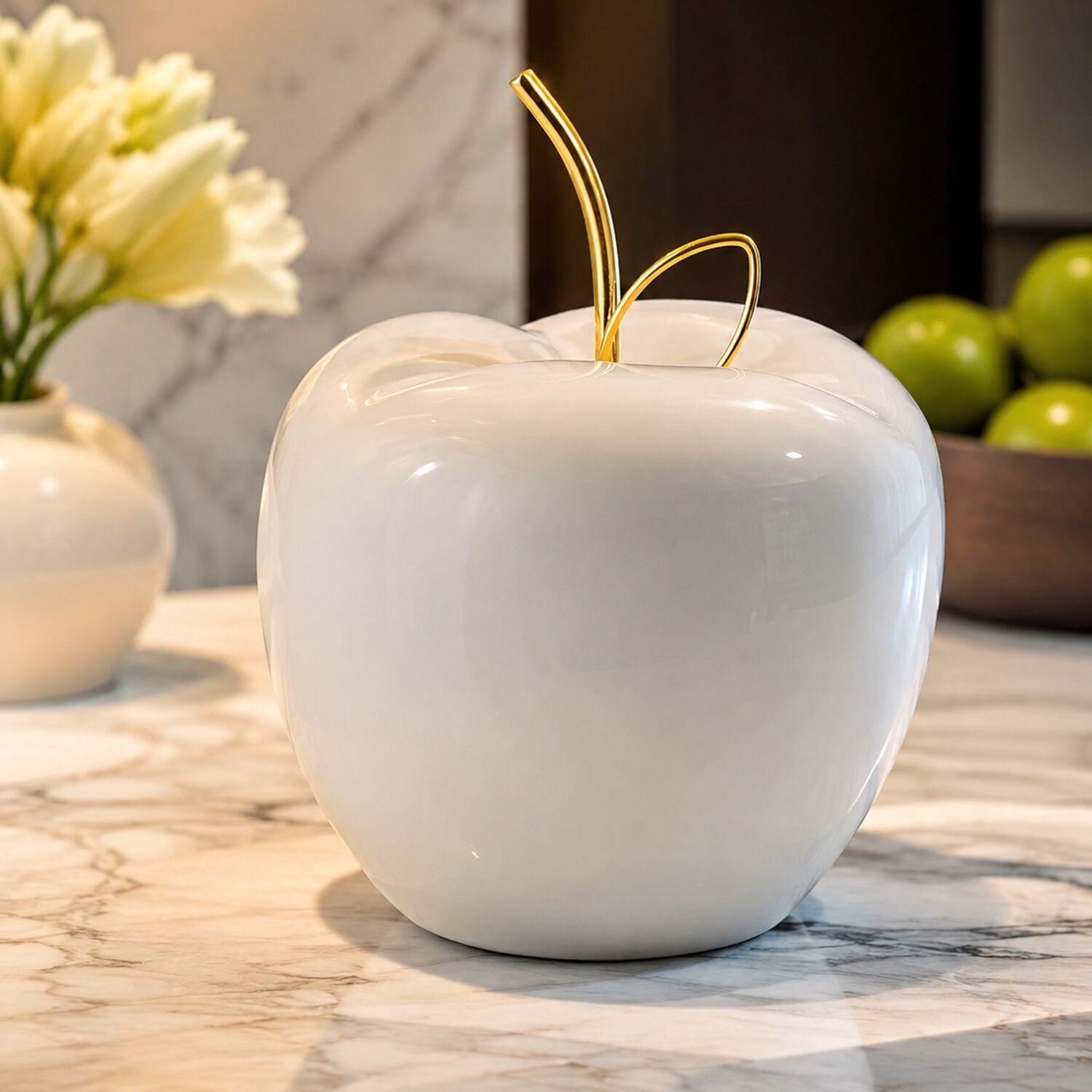 Manzana Decorativa De Cer&aacute;mica Con Tallo Dorado Para Hogar Y Centro De Mesa Color Blanco image number 3.0