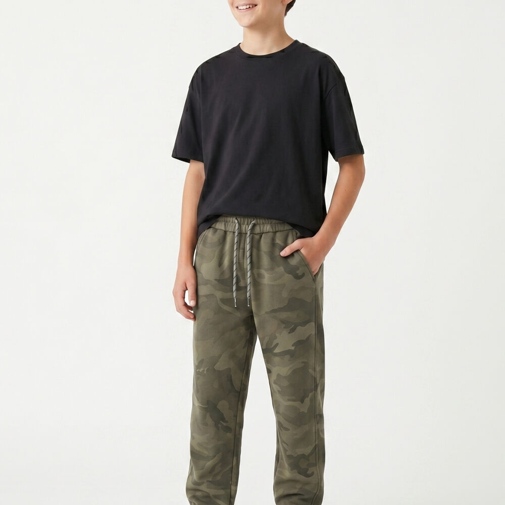 Pantalon De Buzo Jogger Camuflado Militar Para Ni&ntilde;o image number 0.0