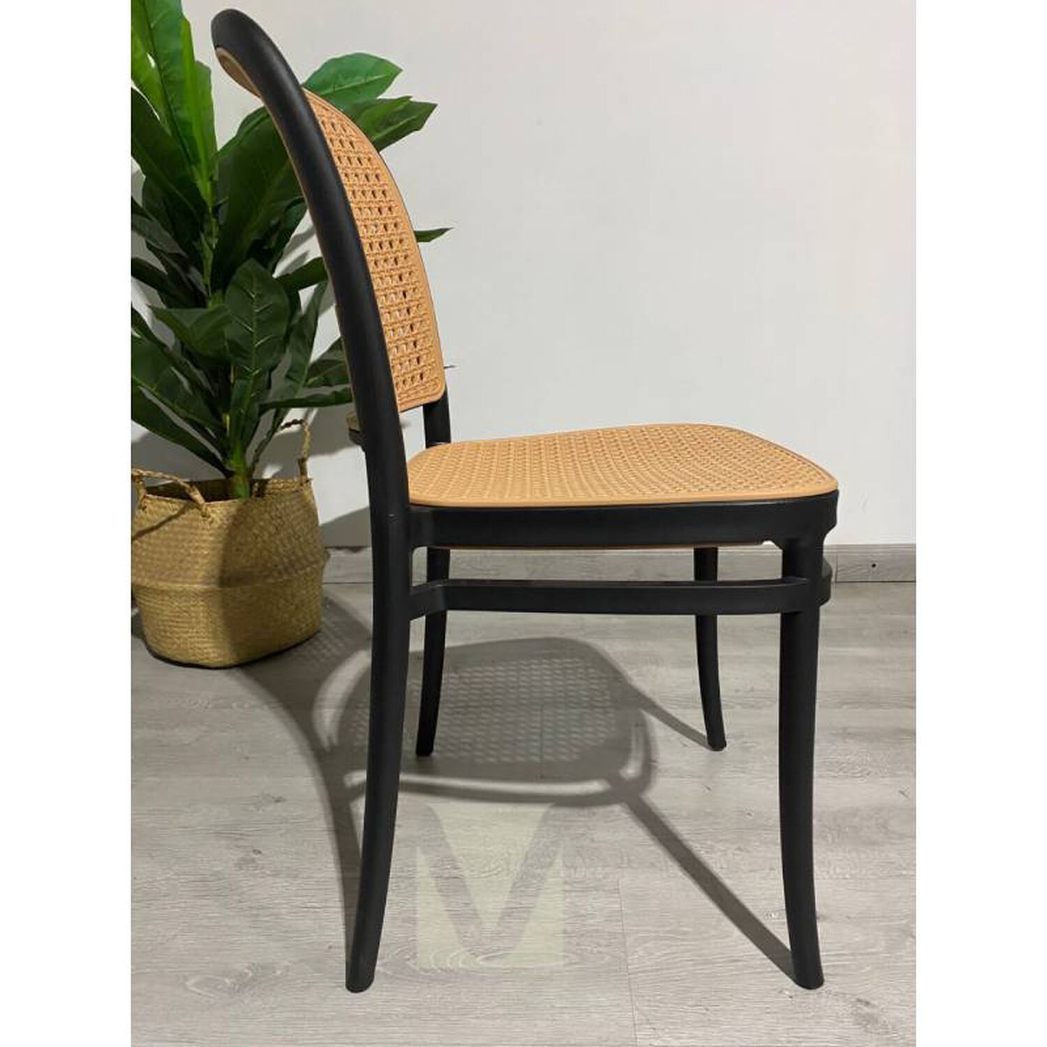 Silla Lombard&iacute;a Negra De Polipropileno Dise&ntilde;o Moderno image number 2.0