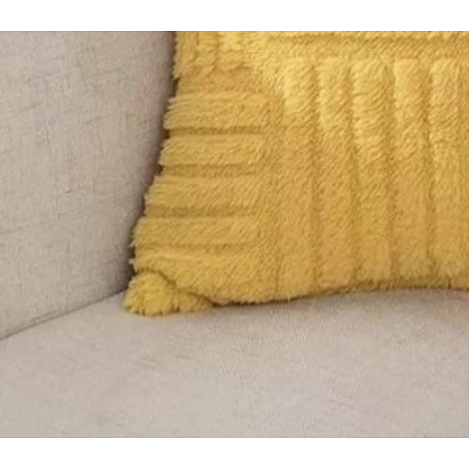 Funda Para Cojin Peludo Plufunda Para Cojin Peludo Plush Medida 45x45cm Decoracion Amarillosh Medida 45x45cm Decoracion Amarillo image number 1.0