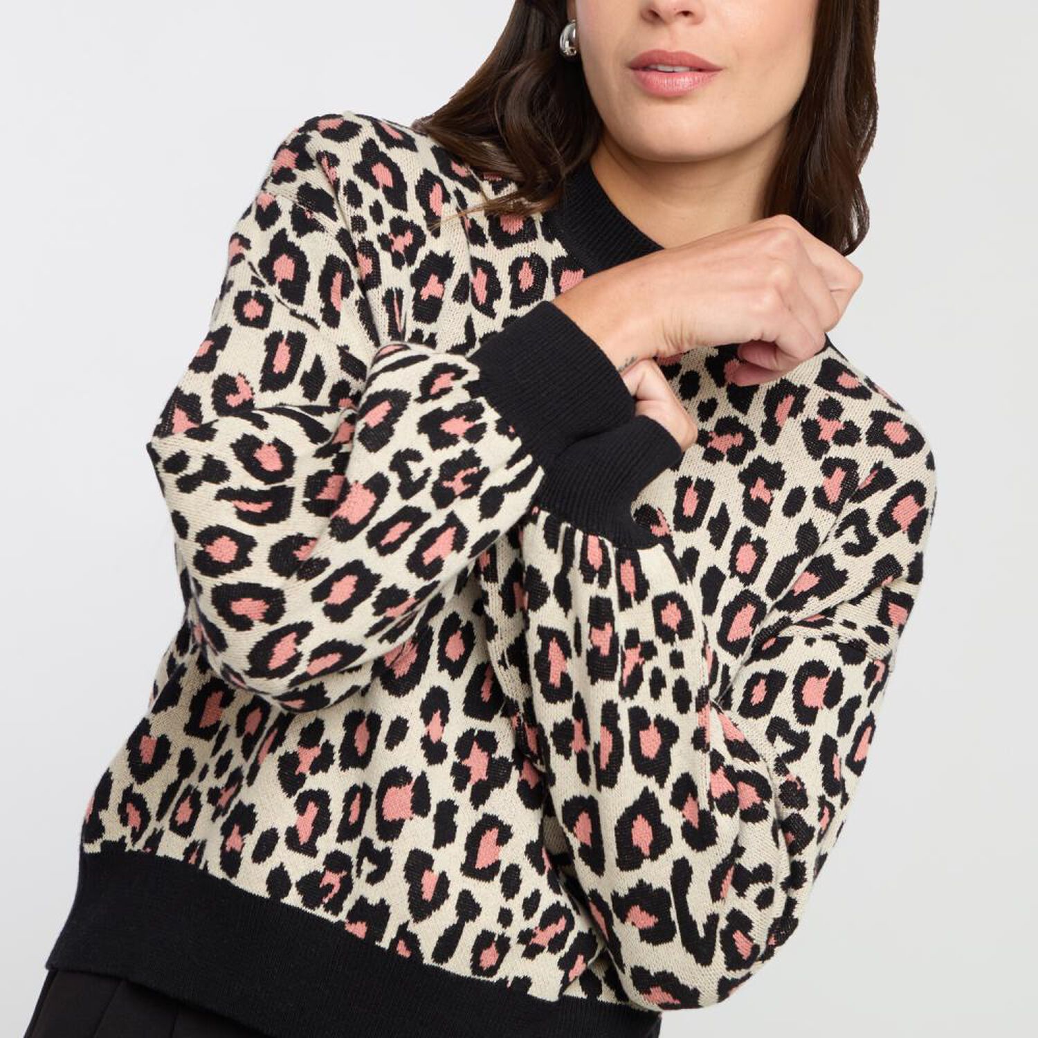 Sweater Jackard Regular Manga Larga Cuello Redondo Mujer Rolly Go image number 4.0