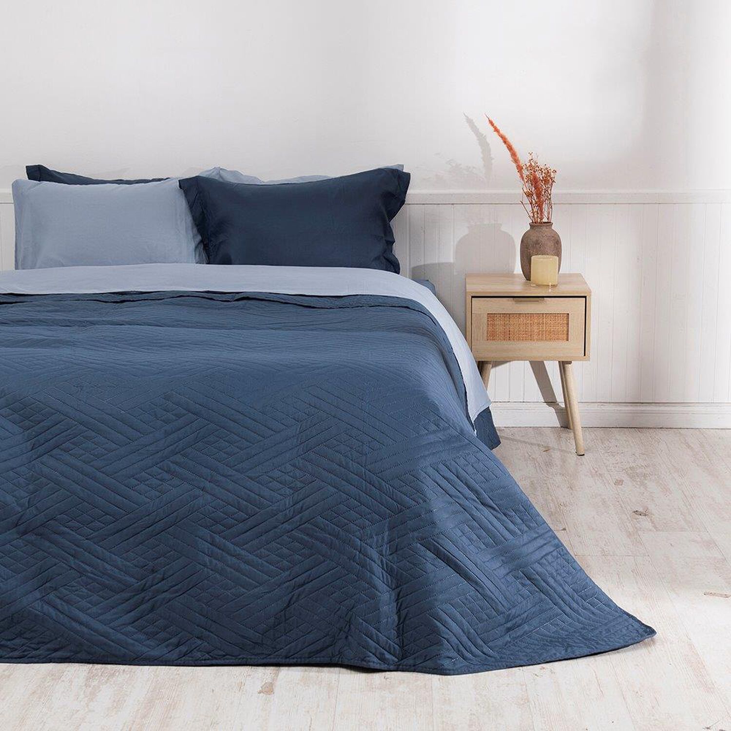 Set Quilt Liso + Sabana Liso King Azul image number 0.0