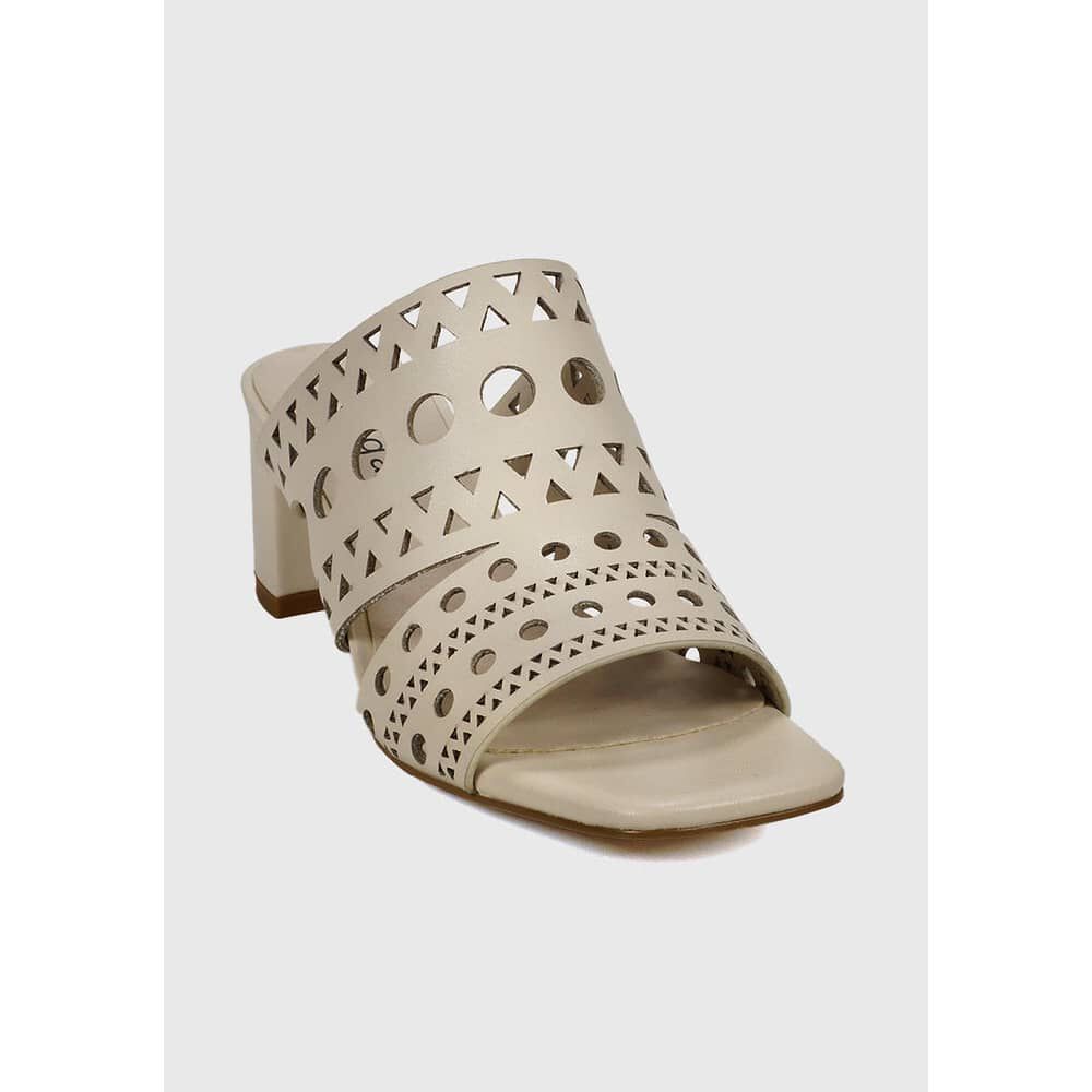 Sandalia Cuero Alegra Beige image number 4.0