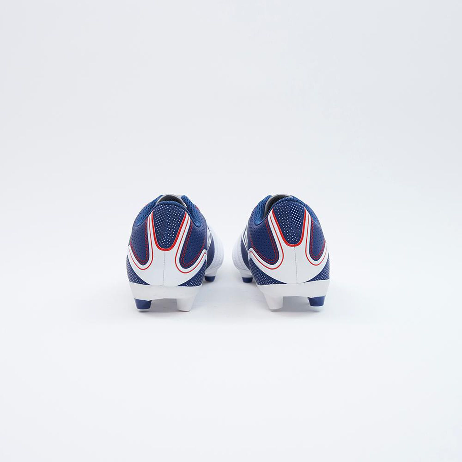 Zapato De F&uacute;tbol Hombre Umbro Classico Blanco image number 4.0