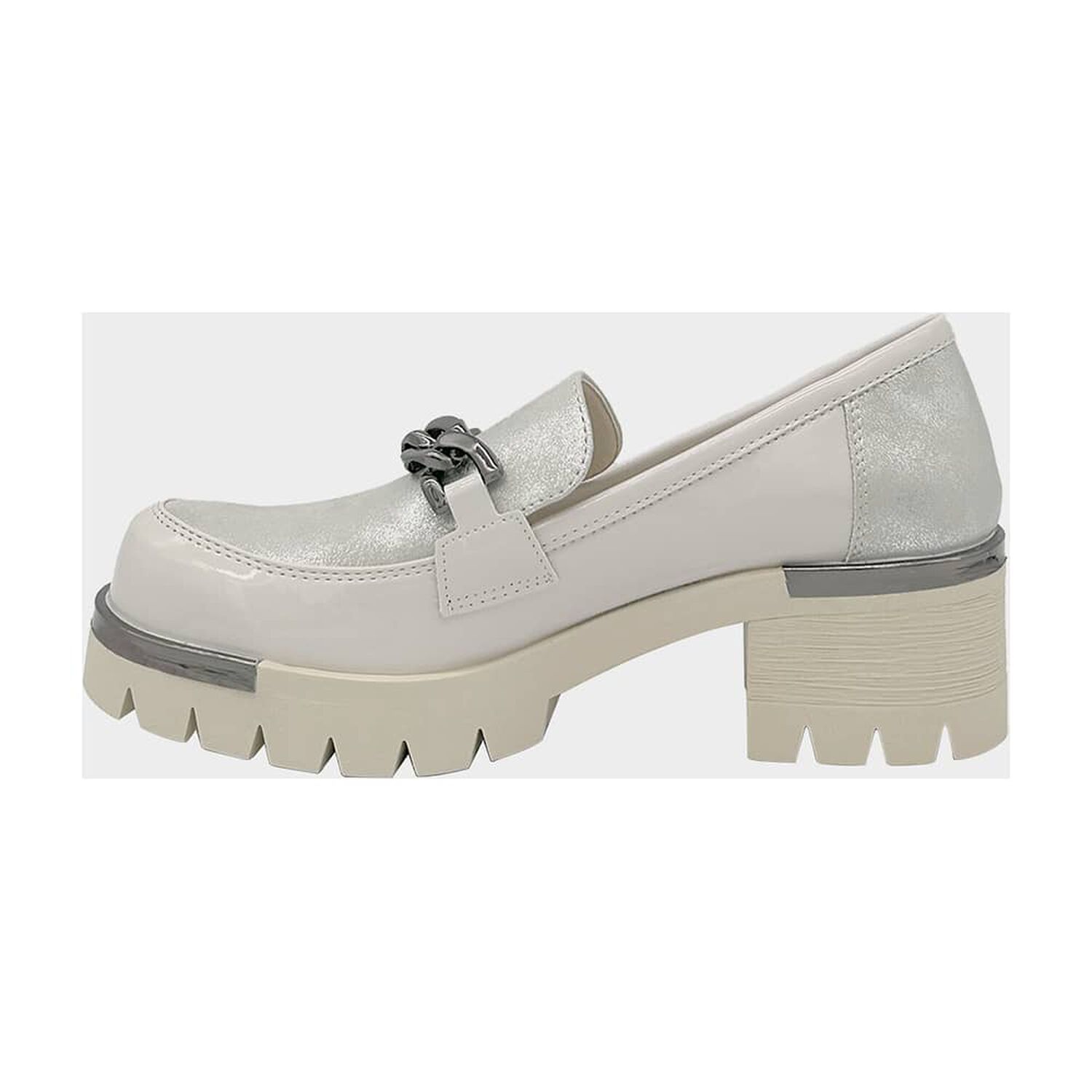 Mocasin Para Mujer Con Taco Y Cadena Beige image number 1.0