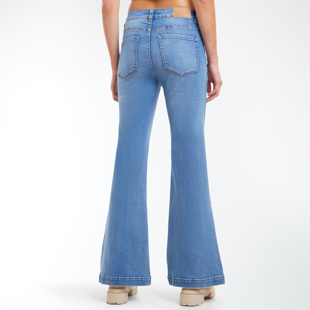 Jeans Con Bolsillos Tiro Medio Flare Mujer Freedom image number 3.0