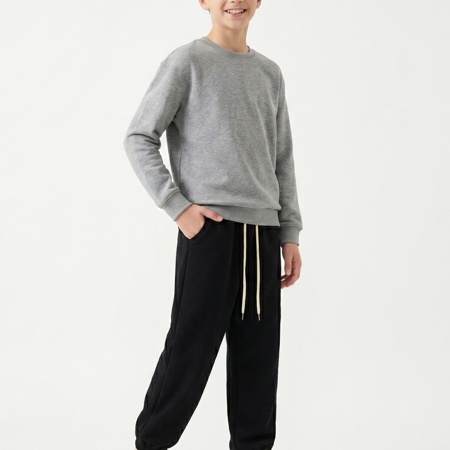 Pantalon Buzo Ni&ntilde;o Algod N Jogger Negro Con Pu&ntilde;o Escolar image number 0.0