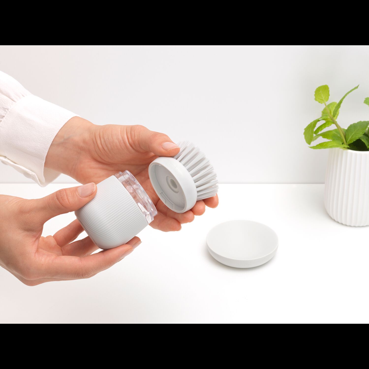 Cepillo Para Platos Con Dispensador Light Grey image number 5.0